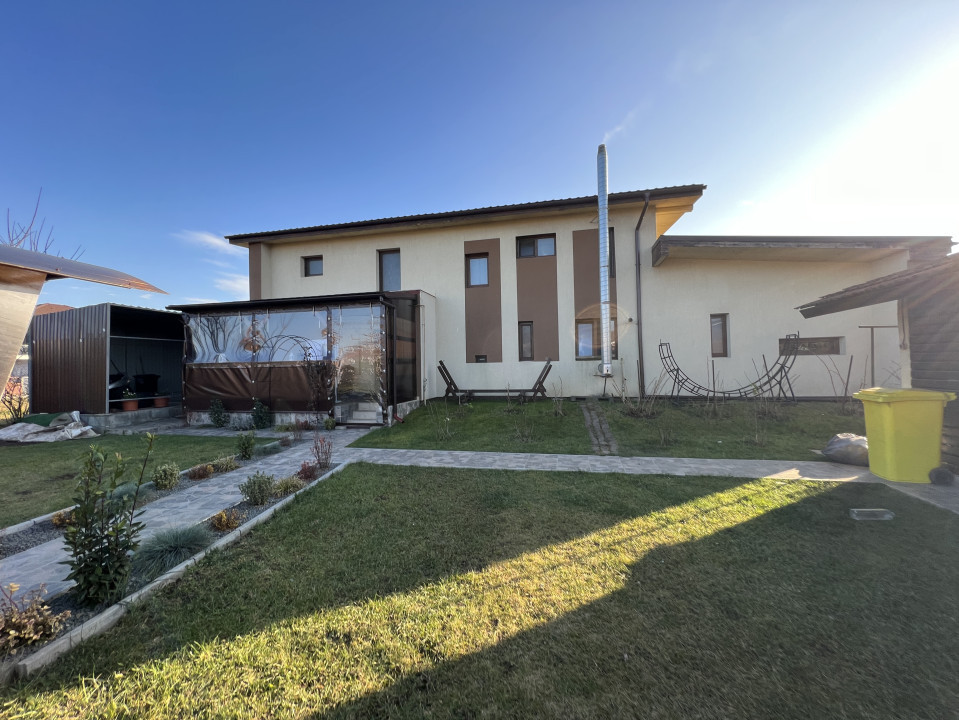 Casa de vanzare + teren  de 2,900 mp, zona Avram Iancu 