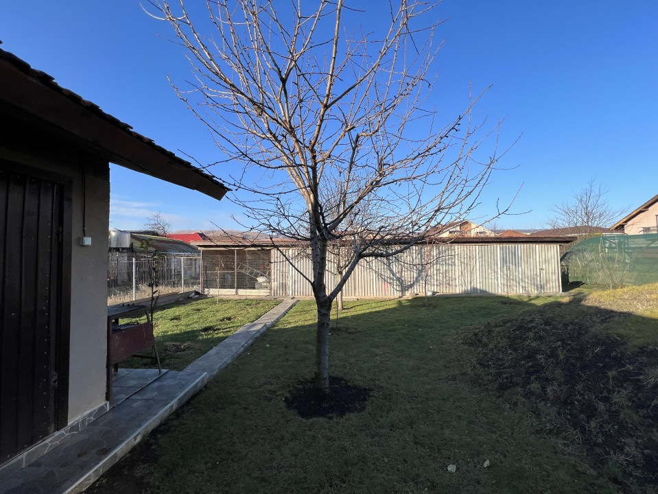 Casa de vanzare + teren  de 2,900 mp, zona Avram Iancu 