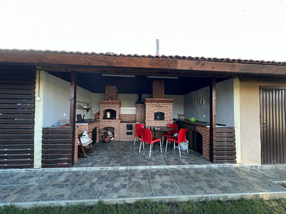 Casa de vanzare + teren  de 2,900 mp, zona Avram Iancu 