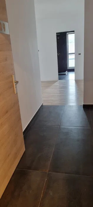 Apartament de 2 camere,61 mp, zona Vivo ( Columna)