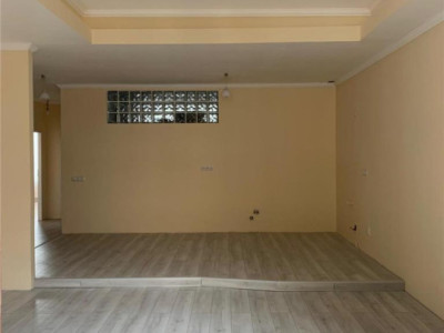 Apartament de 4 camere, finisat, 95mp, zona Centrala