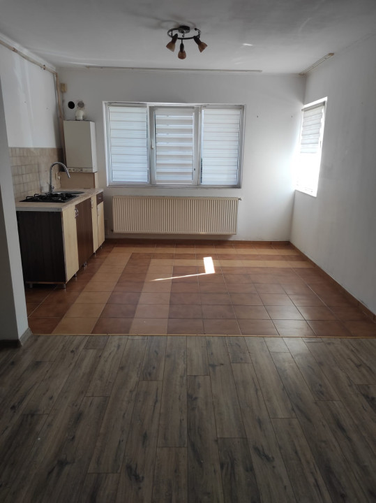 apartament de 3 camere.zona Sub cetate,cu parcare inclusa