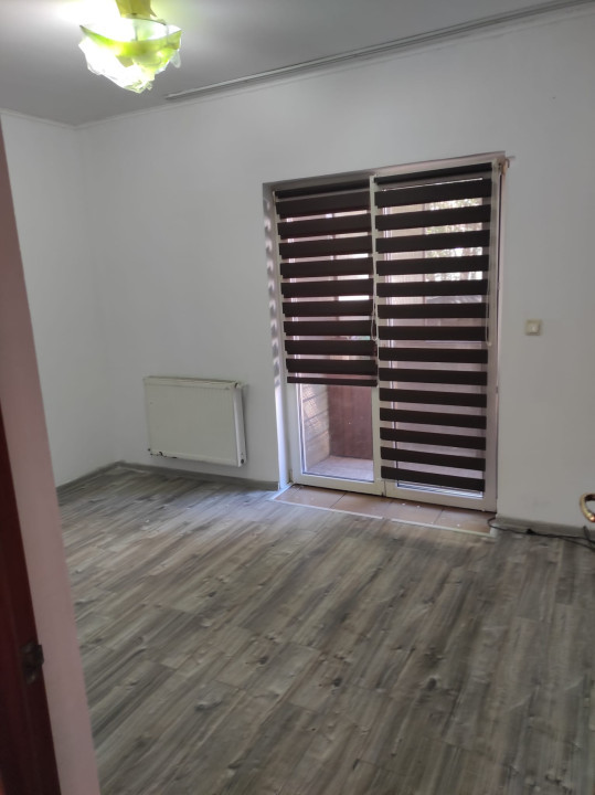 apartament de 3 camere.zona Sub cetate,cu parcare inclusa