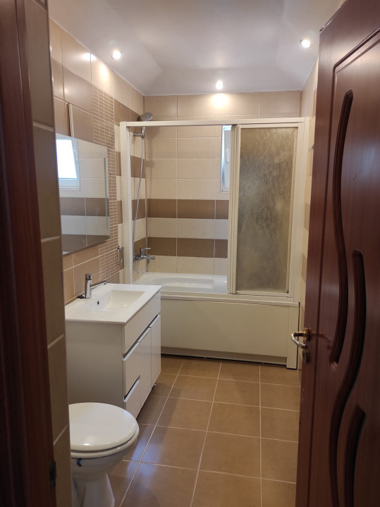 apartament de 3 camere.zona Sub cetate,cu parcare inclusa