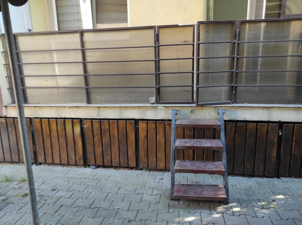 apartament de 3 camere.zona Sub cetate,cu parcare inclusa