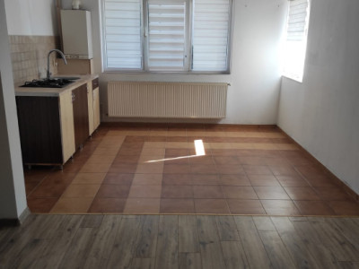 apartament de 3 camere.zona Sub cetate,cu parcare inclusa