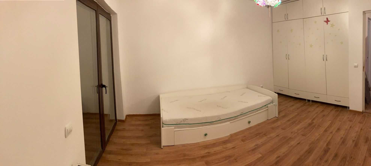 Apartament de 2 camere, 60 mp, etaj intermediar, parcare, zona Terra