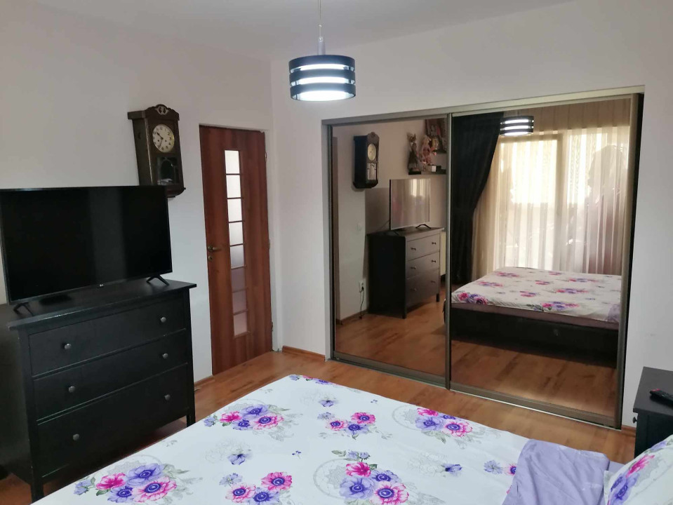 Apartament de 3 camere, 62 mp, parcare, strada Florilor nr. mici