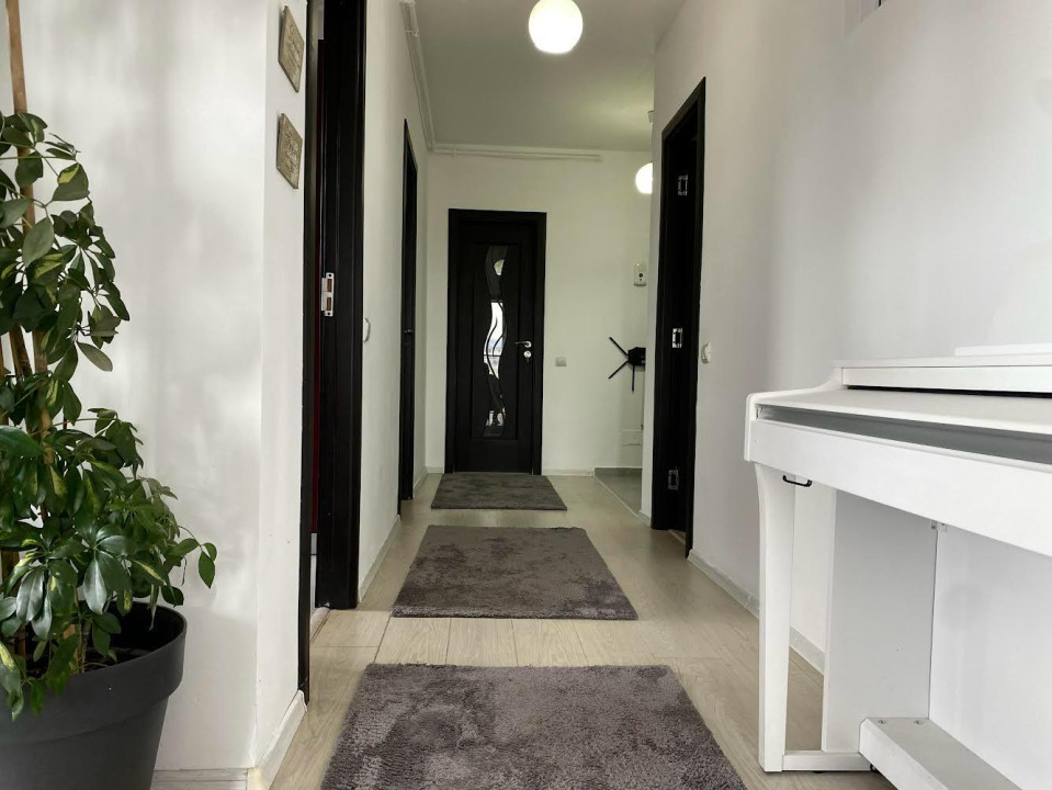 Apartament 3 camere decomandat 69mp, terasa 14mp cu grill, et3, garaj, zona Tera