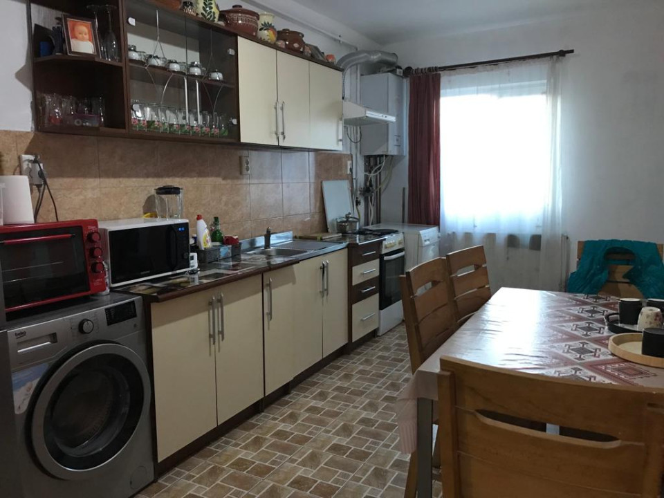 Apartament cu 3 camere, 64 mp, parcare, zona Florilor