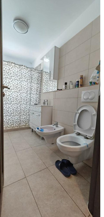 Apartament de 2 camere, 48mp, balcon, etaj intermediar, zona Viitorului