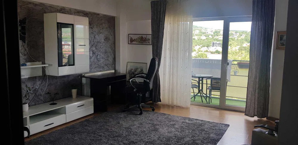 Apartament de 2 camere, 65mp, balcon, zona Piata 1 Mai