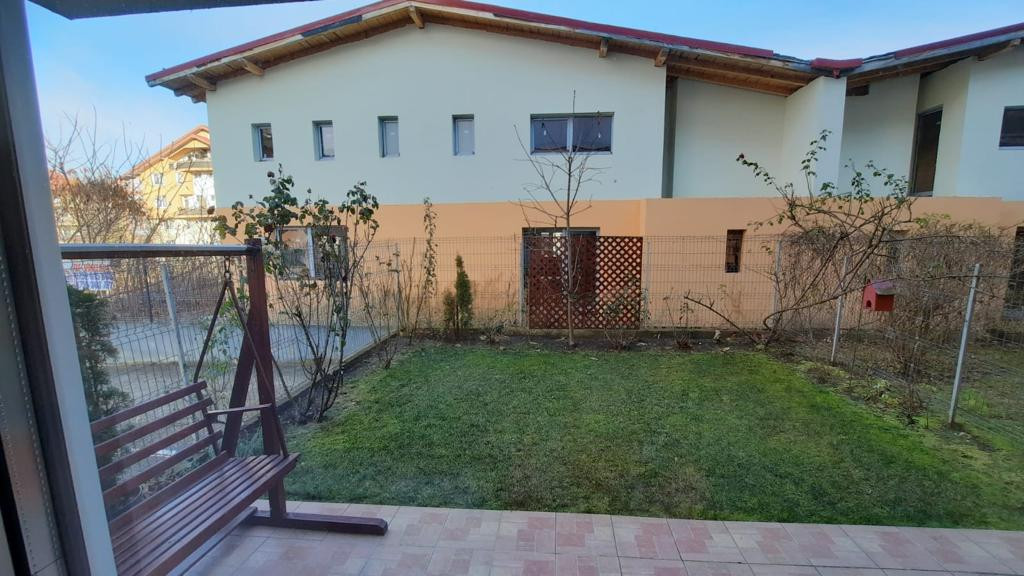 Apartament de 2 camere decomandate, 50 MP, grădina de 38 MP si loc de parcare