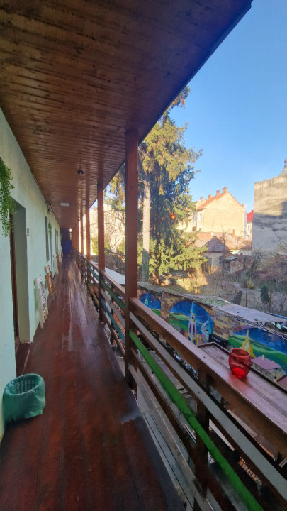 Hostel cu 4 apartamente, bar și terasa, Bulevardul Eroilor 