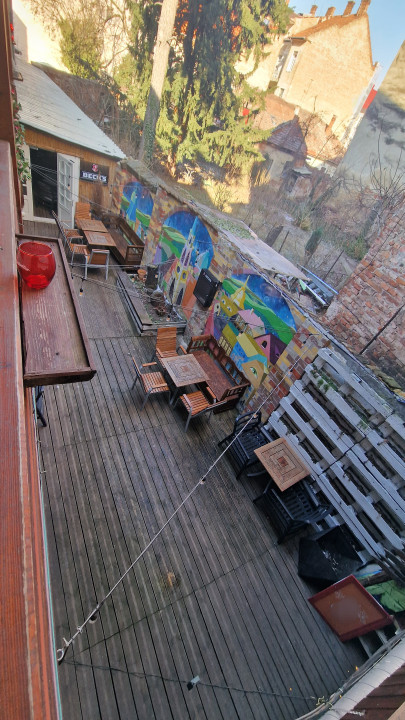 Hostel cu 4 apartamente, bar și terasa, Bulevardul Eroilor 