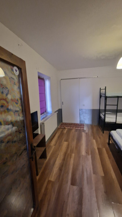 Hostel cu 4 apartamente, bar și terasa, Bulevardul Eroilor 