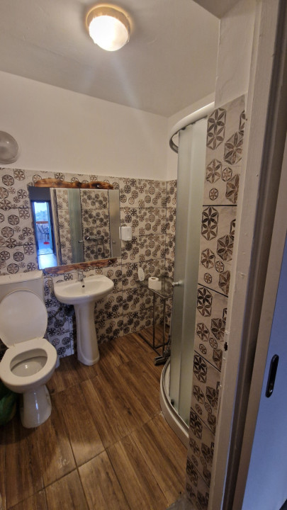 Hostel cu 4 apartamente, bar și terasa, Bulevardul Eroilor 