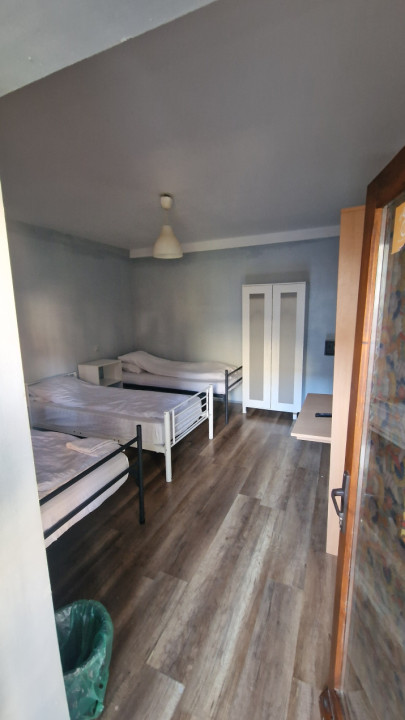 Hostel cu 4 apartamente, bar și terasa, Bulevardul Eroilor 