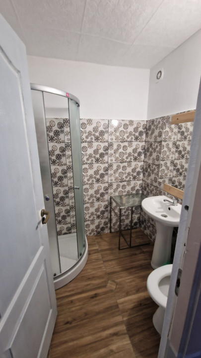 Hostel cu 4 apartamente, bar și terasa, Bulevardul Eroilor 