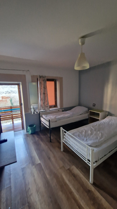 Hostel cu 4 apartamente, bar și terasa, Bulevardul Eroilor 