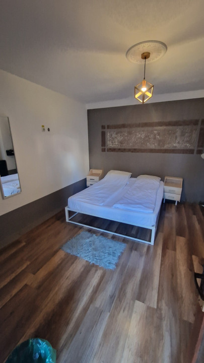 Hostel cu 4 apartamente, bar și terasa, Bulevardul Eroilor 