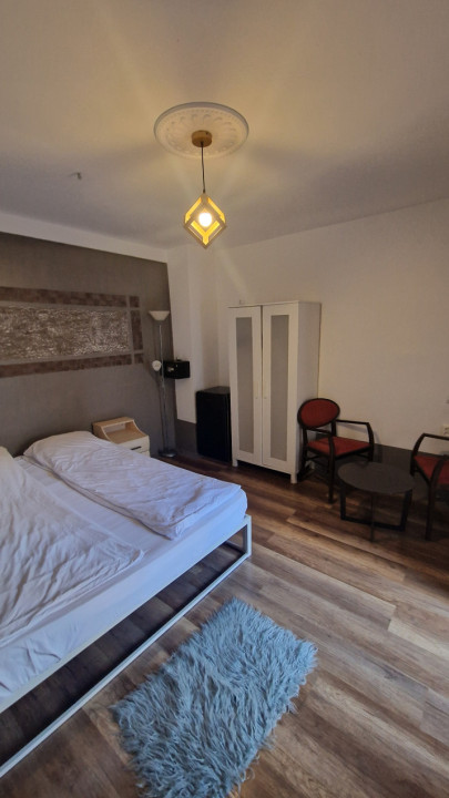 Hostel cu 4 apartamente, bar și terasa, Bulevardul Eroilor 