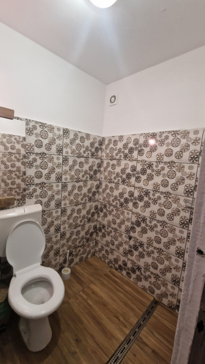 Hostel cu 4 apartamente, bar și terasa, Bulevardul Eroilor 