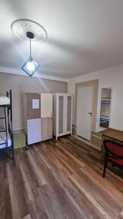 Hostel cu 4 apartamente, bar și terasa, Bulevardul Eroilor 