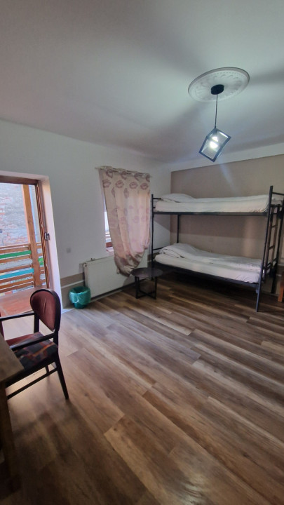 Hostel cu 4 apartamente, bar și terasa, Bulevardul Eroilor 