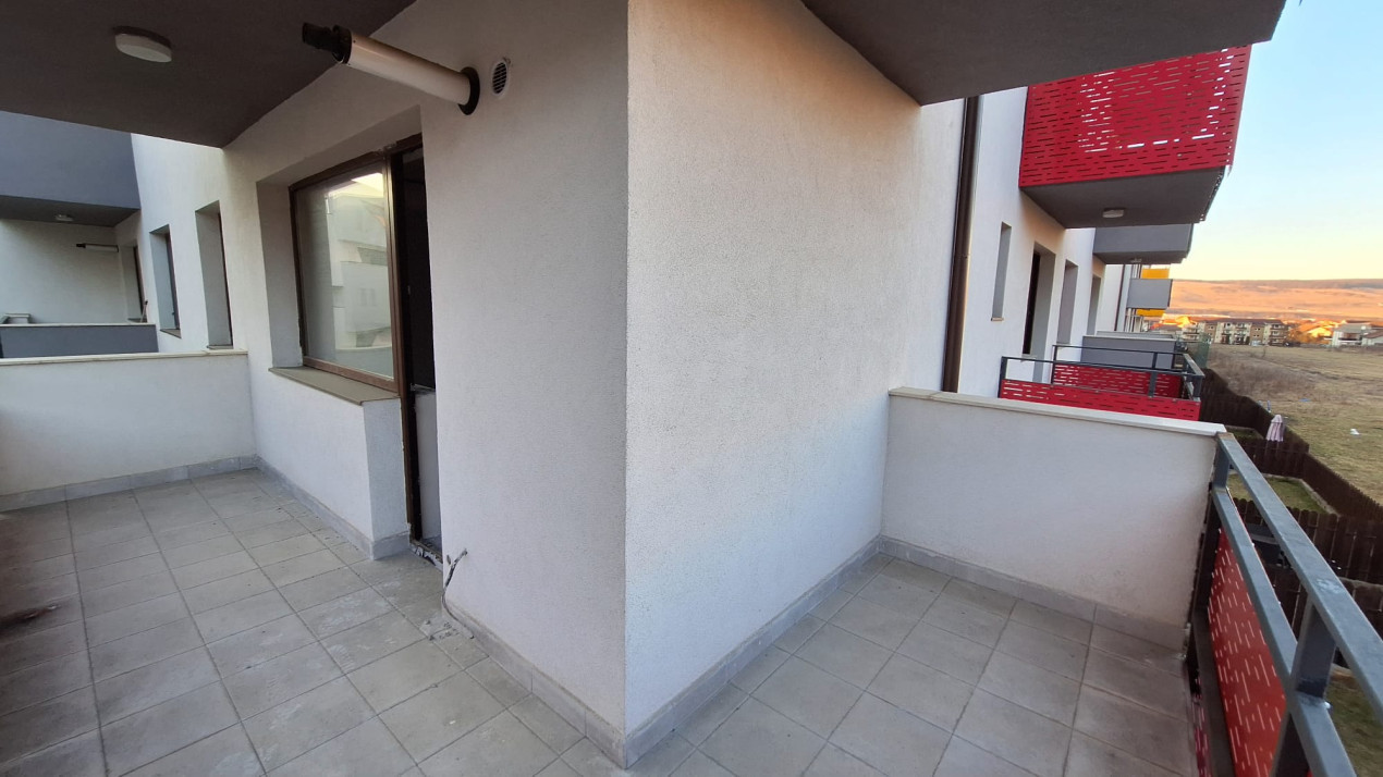 Apartament de 3 camere, 2 bai, 2 balcoane, parcare subterana, zona Sub Cetate