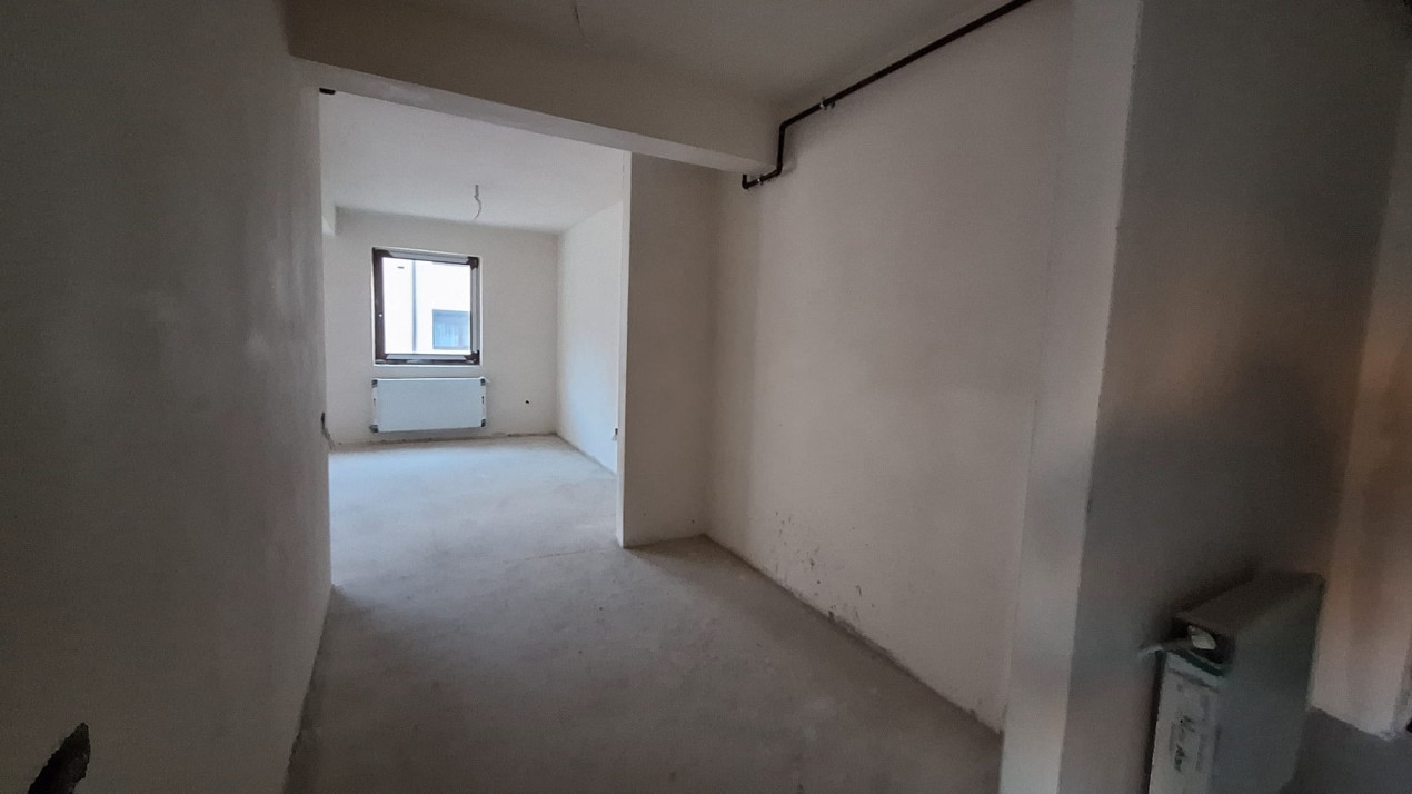 Apartament de 3 camere, 2 bai, 2 balcoane, parcare subterana, zona Sub Cetate