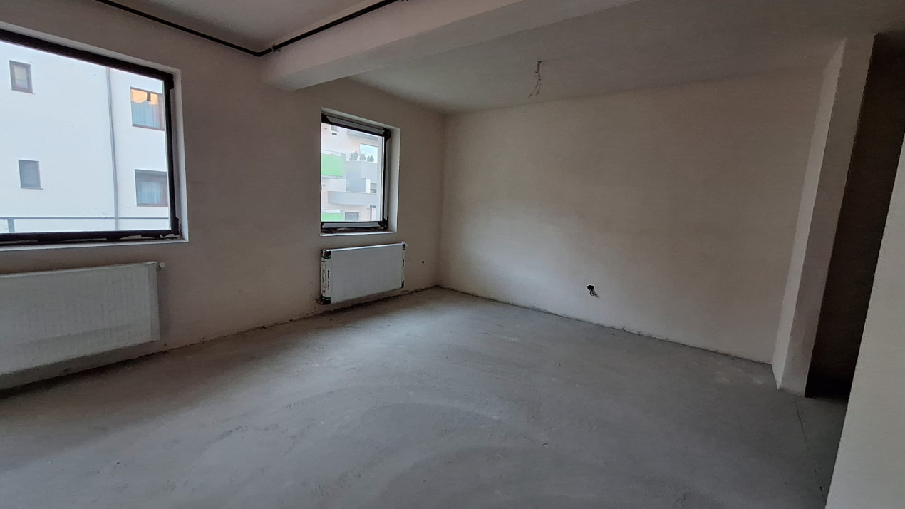 Apartament de 3 camere, 2 bai, 2 balcoane, parcare subterana, zona Sub Cetate