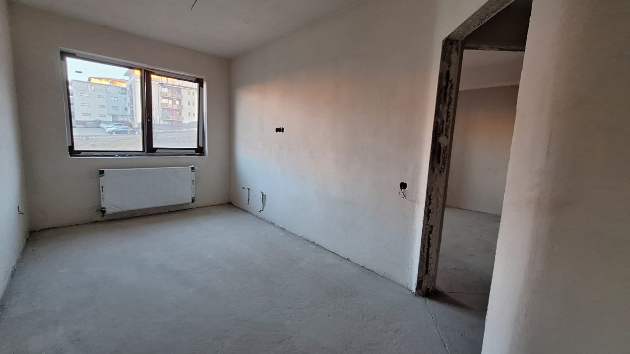 Apartament de 3 camere, 2 bai, 2 balcoane, parcare subterana, zona Sub Cetate