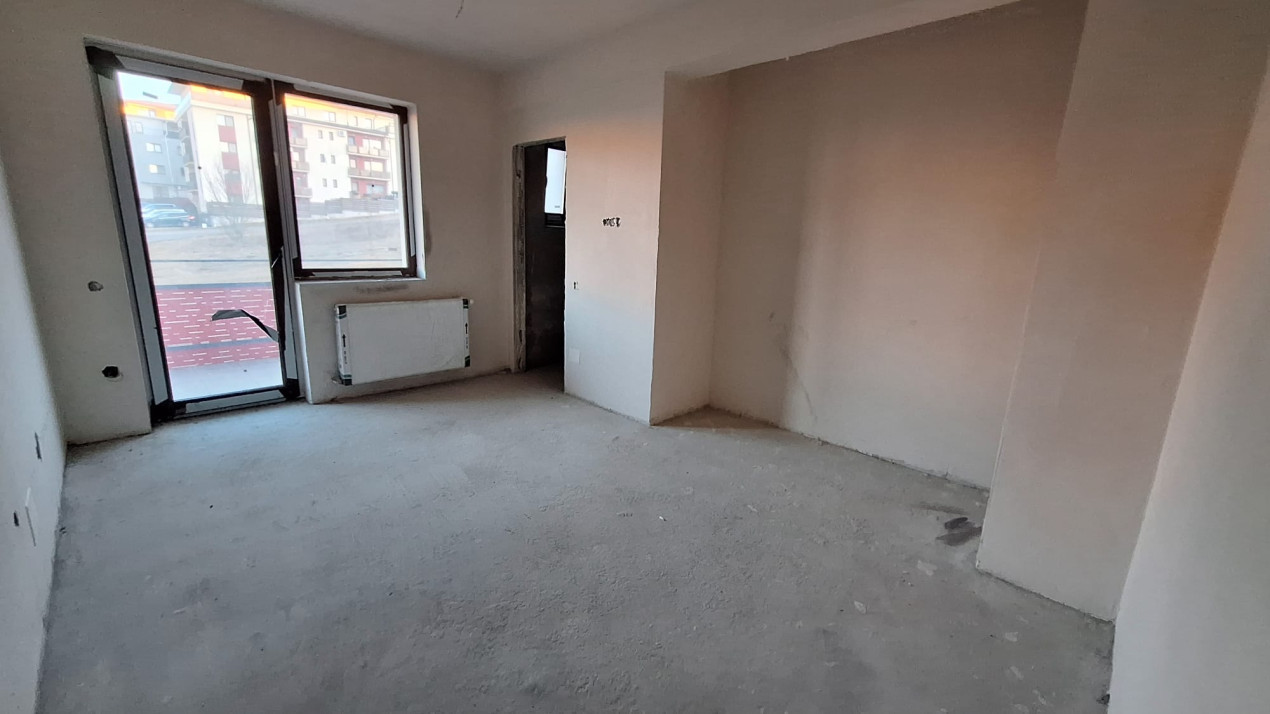 Apartament de 3 camere, 2 bai, 2 balcoane, parcare subterana, zona Sub Cetate