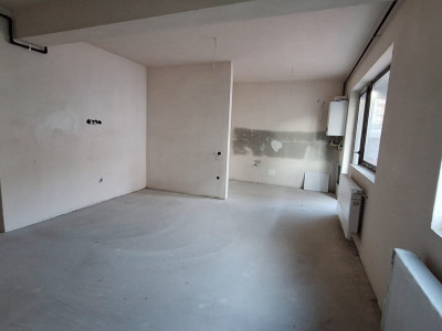 Apartament de 3 camere, 2 bai, 2 balcoane, parcare subterana, zona Sub Cetate