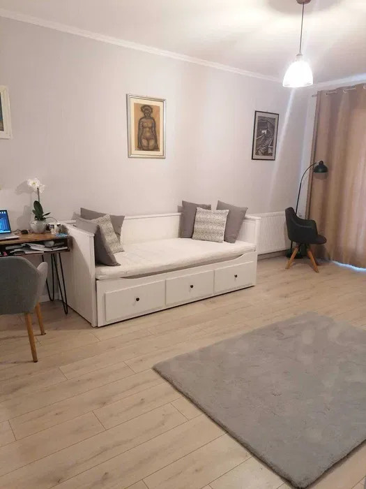 Apartament cu o camera, decomandat, 40 mp. Floresti