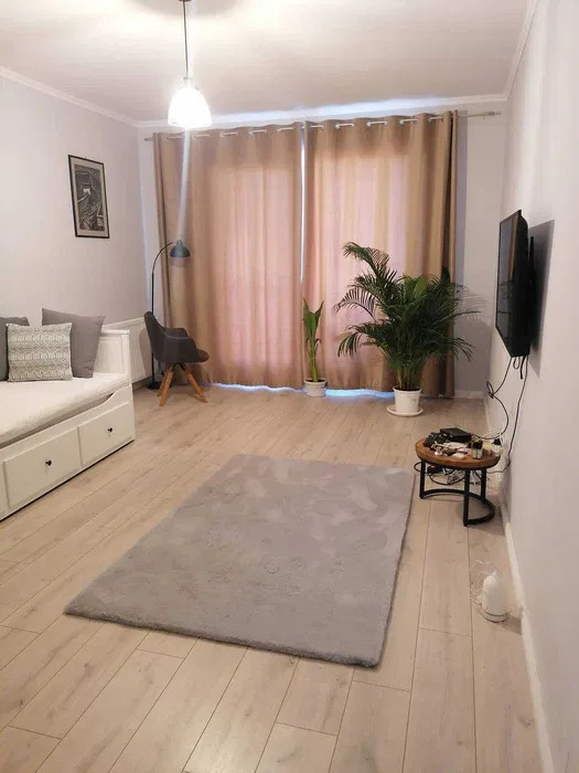 Apartament cu o camera, decomandat, 40 mp. Floresti