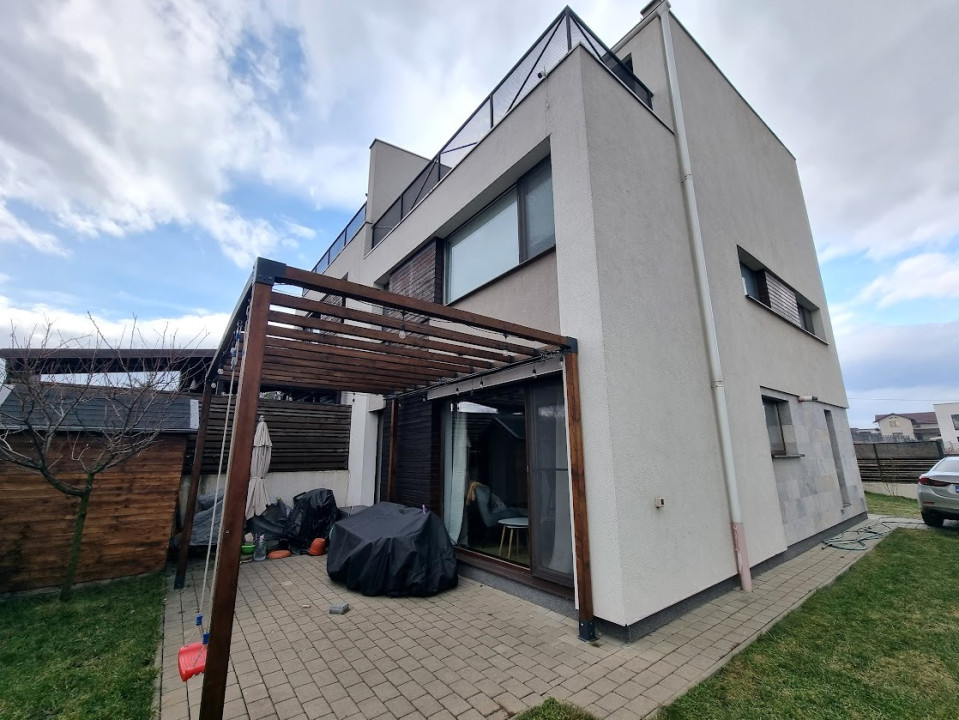 1/2 Duplex 4 Camere, 3 Bai, 210mp Teren, Design Modern