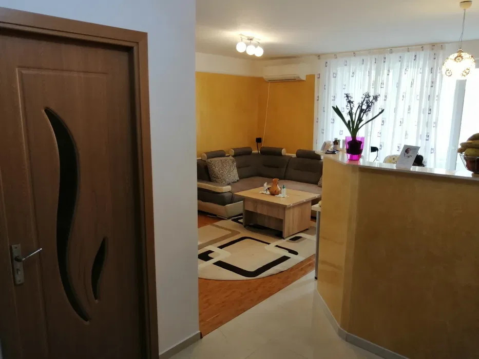 Apartament de 3 camere, 59 mp, zona Porii