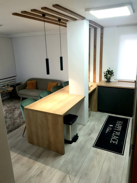 Apartament de 3 camere , Lux, 64 mp, parcare , Sesul de Sus