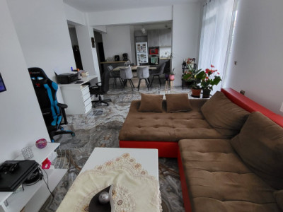 Apartament de 3 camere, 90 mp, parcare, 2 balcoane, Floresti