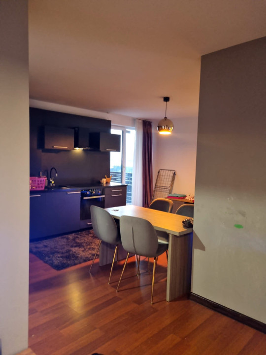 Apartament de 3 camere, 70 mp, parcare, zona Vivo