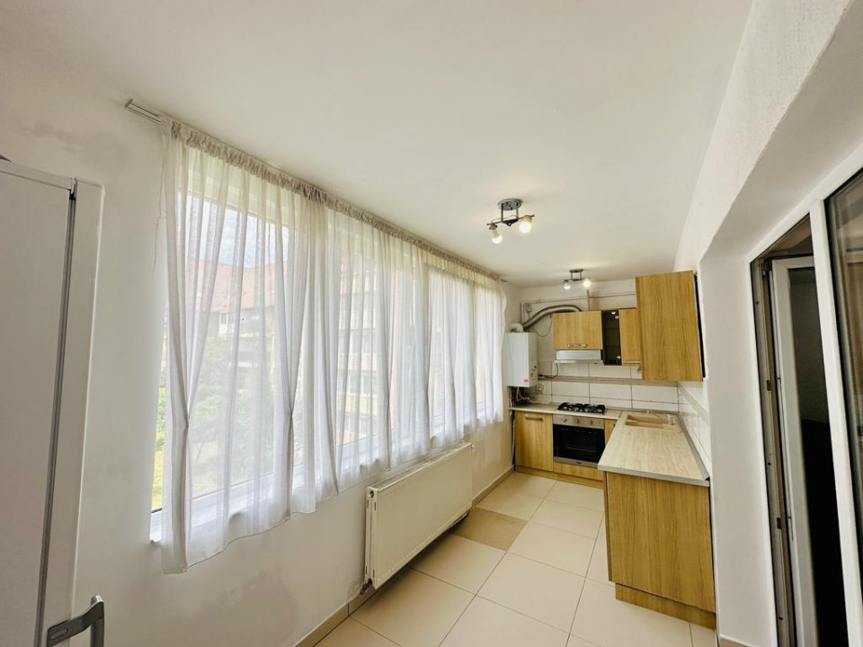 Apartament de 3 camere, loc de parcare, zona Porii