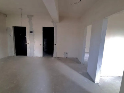 Apartament de 3 camere semi finisat , 56 mp , zona sesul de sus