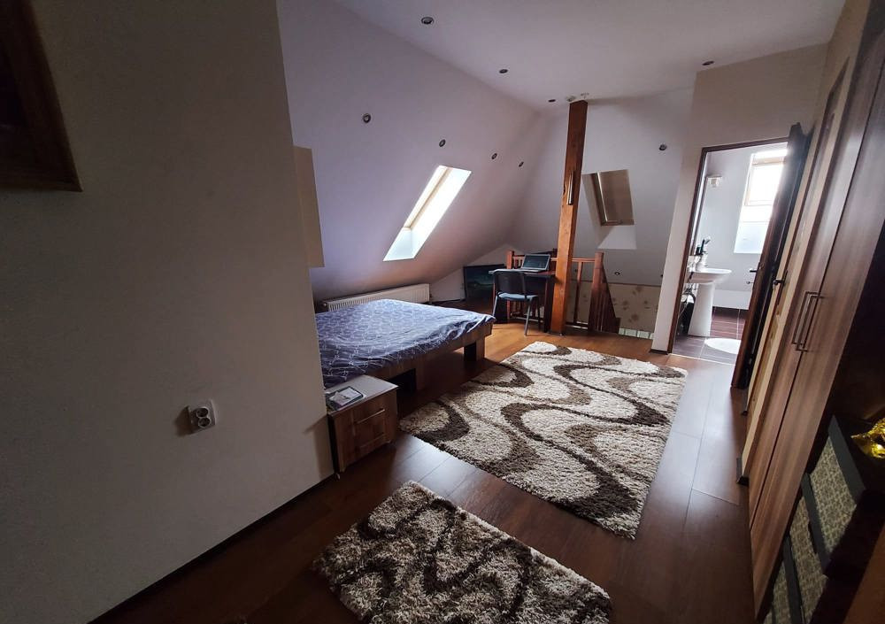 Apartament de 3 camere , 108 mp utili , zona Porii