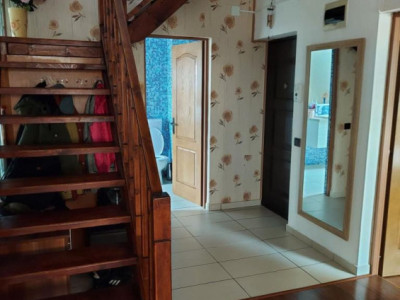 Apartament de 3 camere pe 2 nivele cu 2 bai, 108 mp utili , zona Porii.