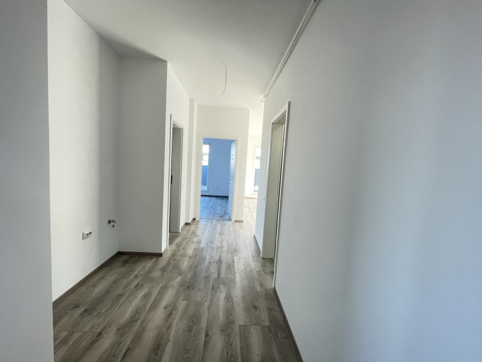 Apartament de 3 camere, 77 mp, 67 mp terasa, parcare, Zona Teilor