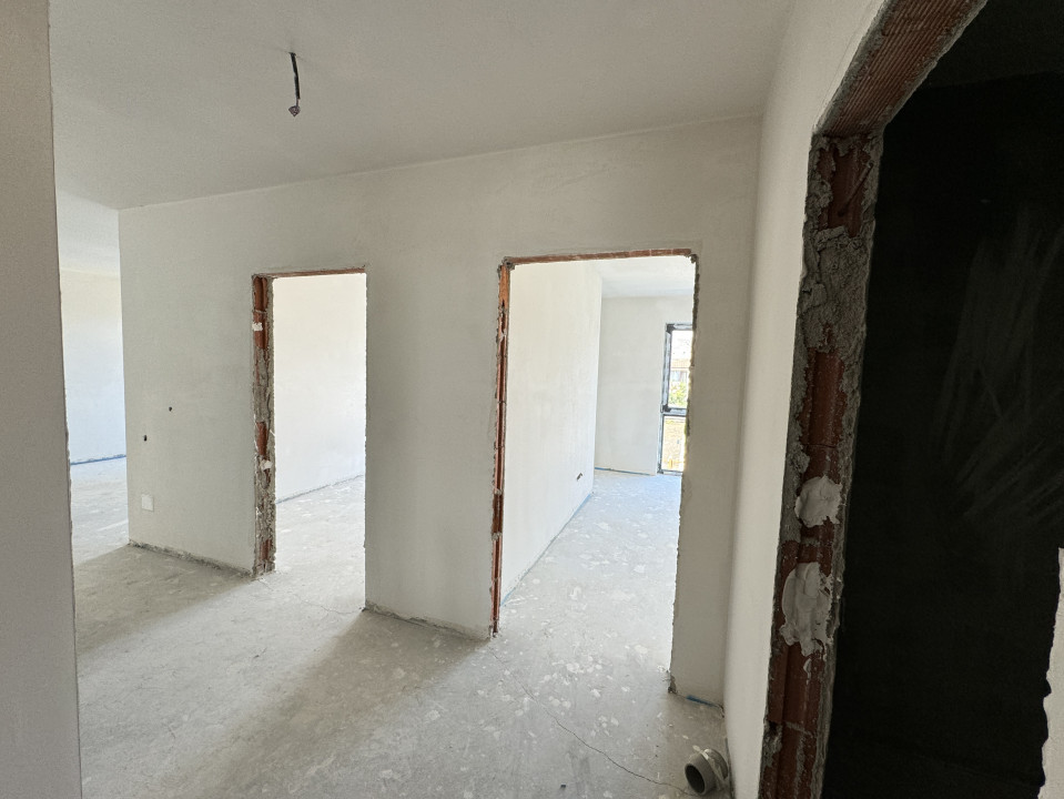 Apartament de 3 camere, 68 mp, finisat, parcare, zona Eroilor