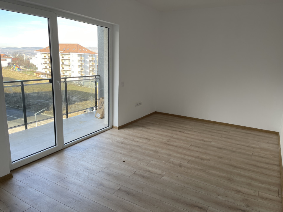 Apartamente de 3 camere, 70 mp, 6 mp balcon, finisate, Zona Teilor