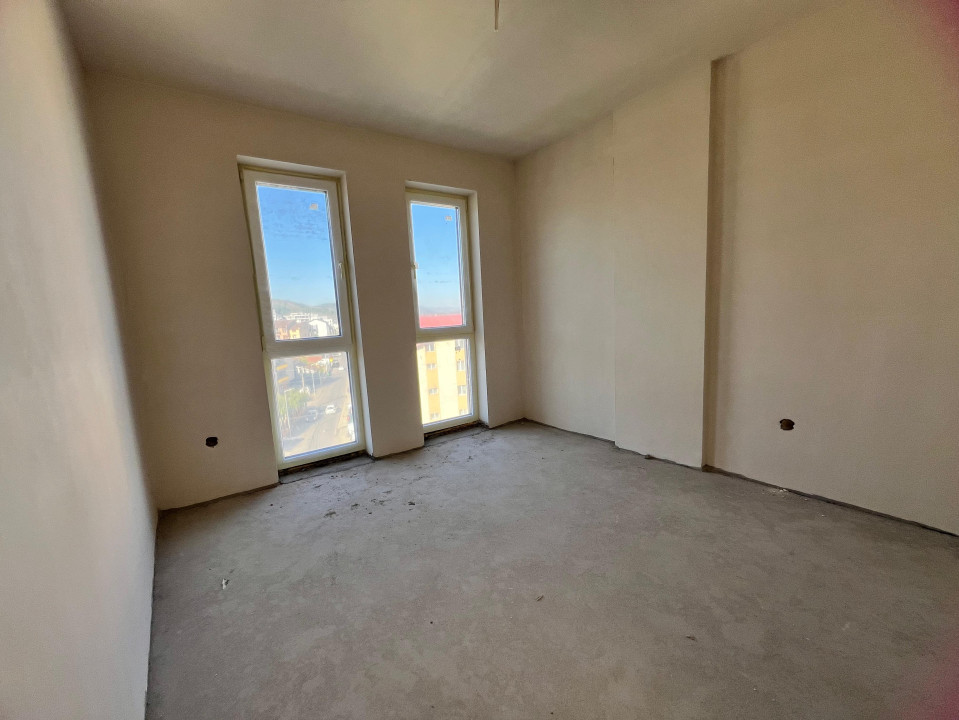 Apartament de 3 camere,66 mp, semifinisat, parcare subterana, Zona Eroilor